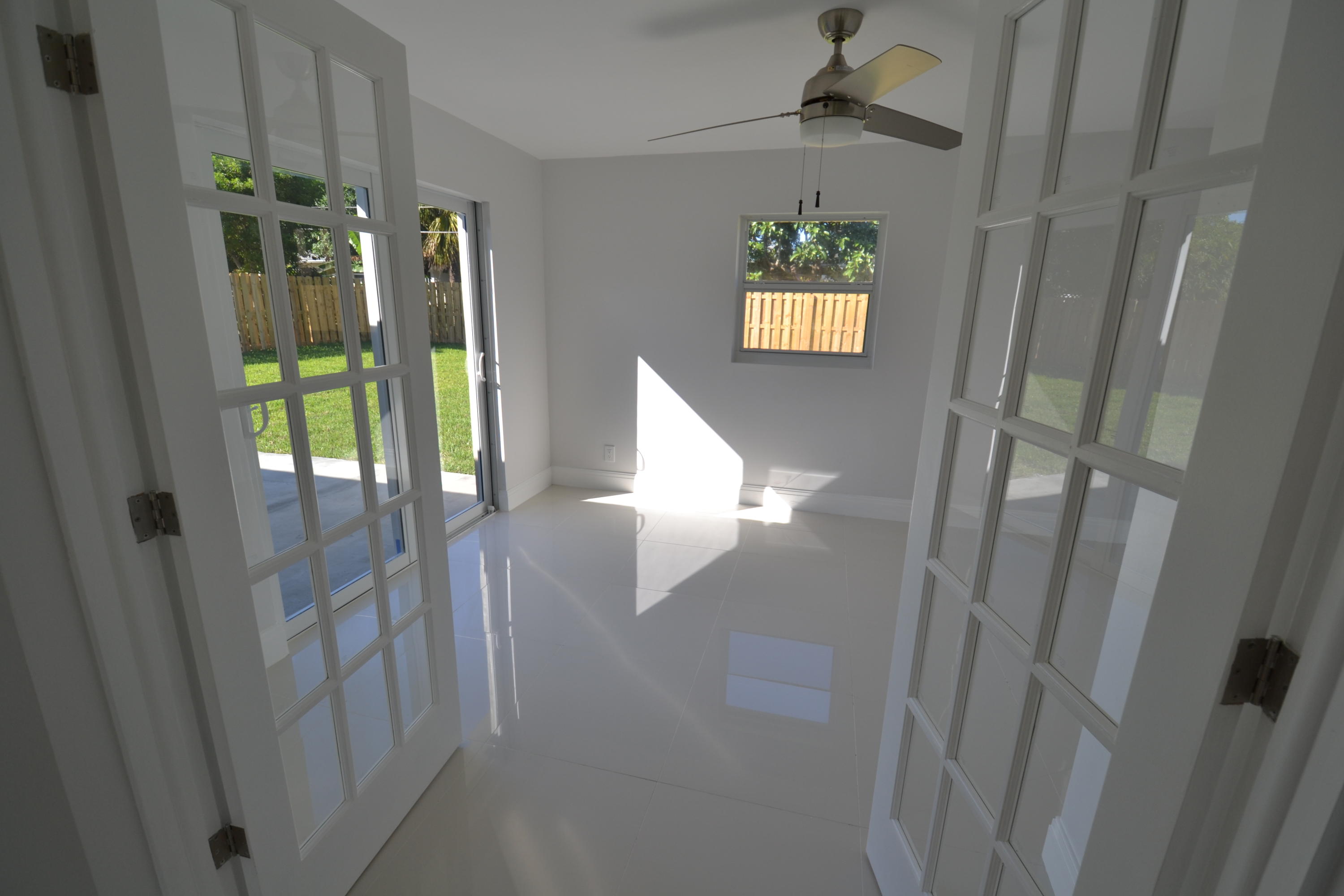 261 Northwest 11th Street Boca Raton, FL 33432 - Photo 5 of 19 DSC_1316