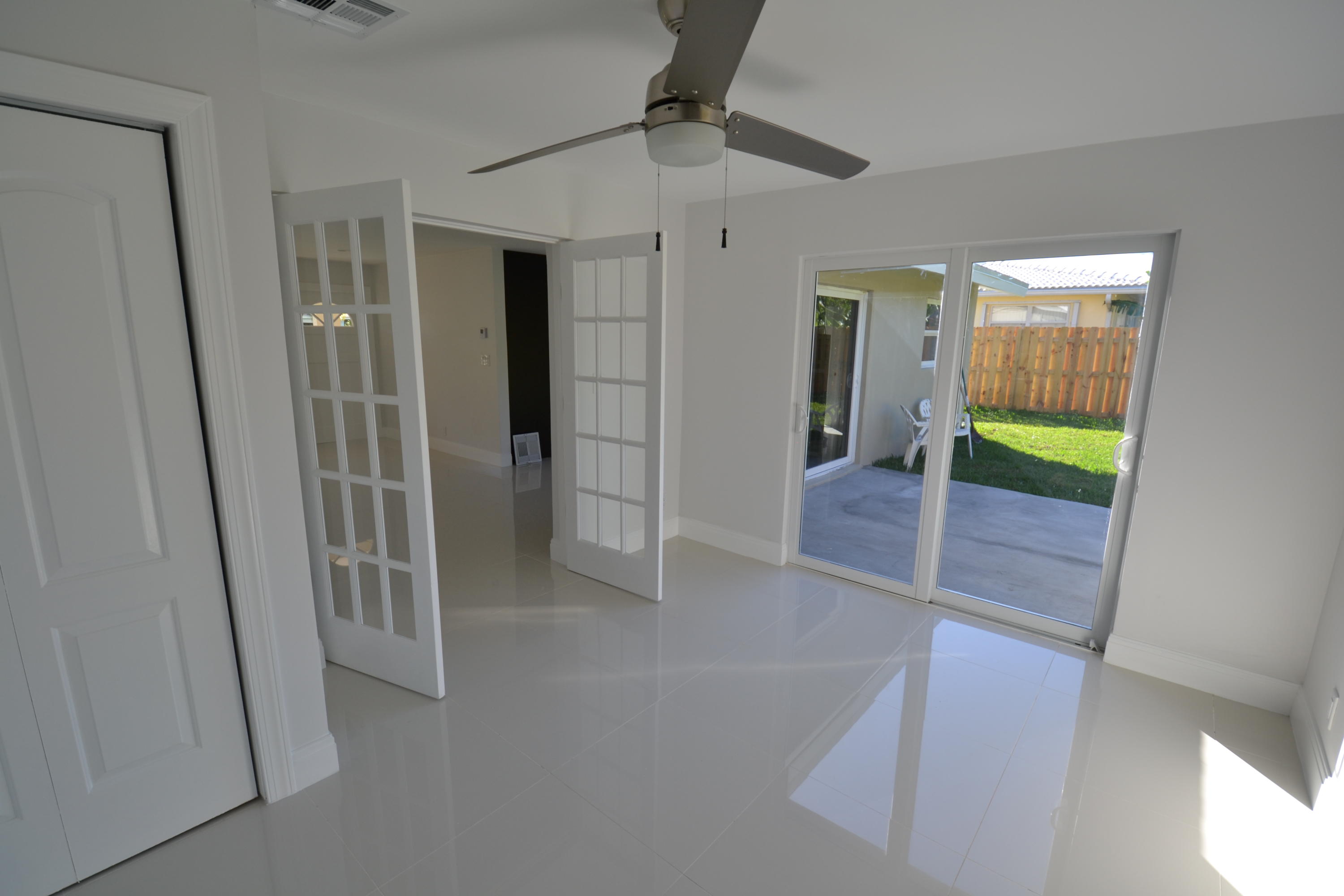 261 Northwest 11th Street Boca Raton, FL 33432 - Photo 6 of 19 DSC_1318