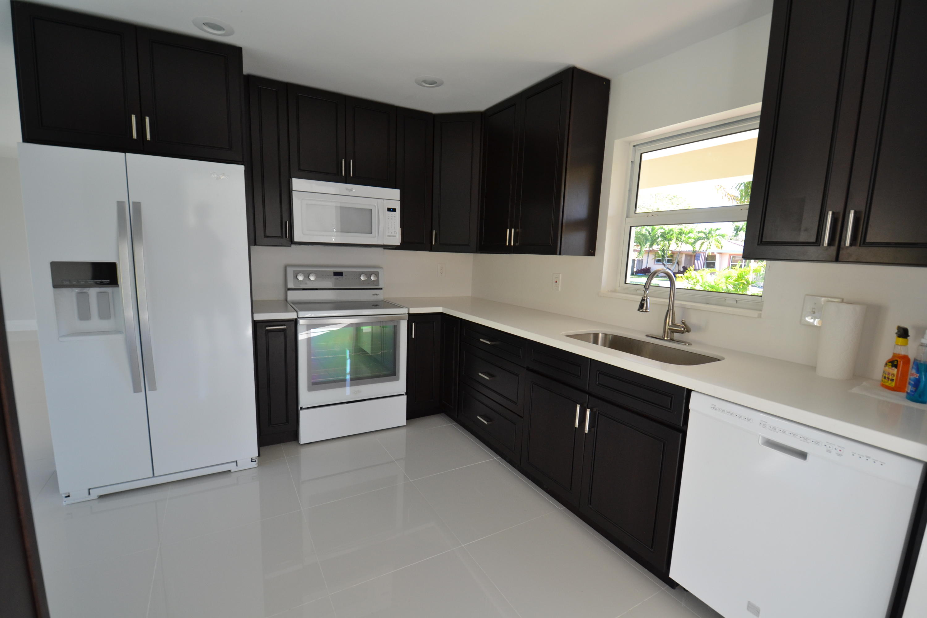 261 Northwest 11th Street Boca Raton, FL 33432 - Photo 8 of 19 DSC_1321