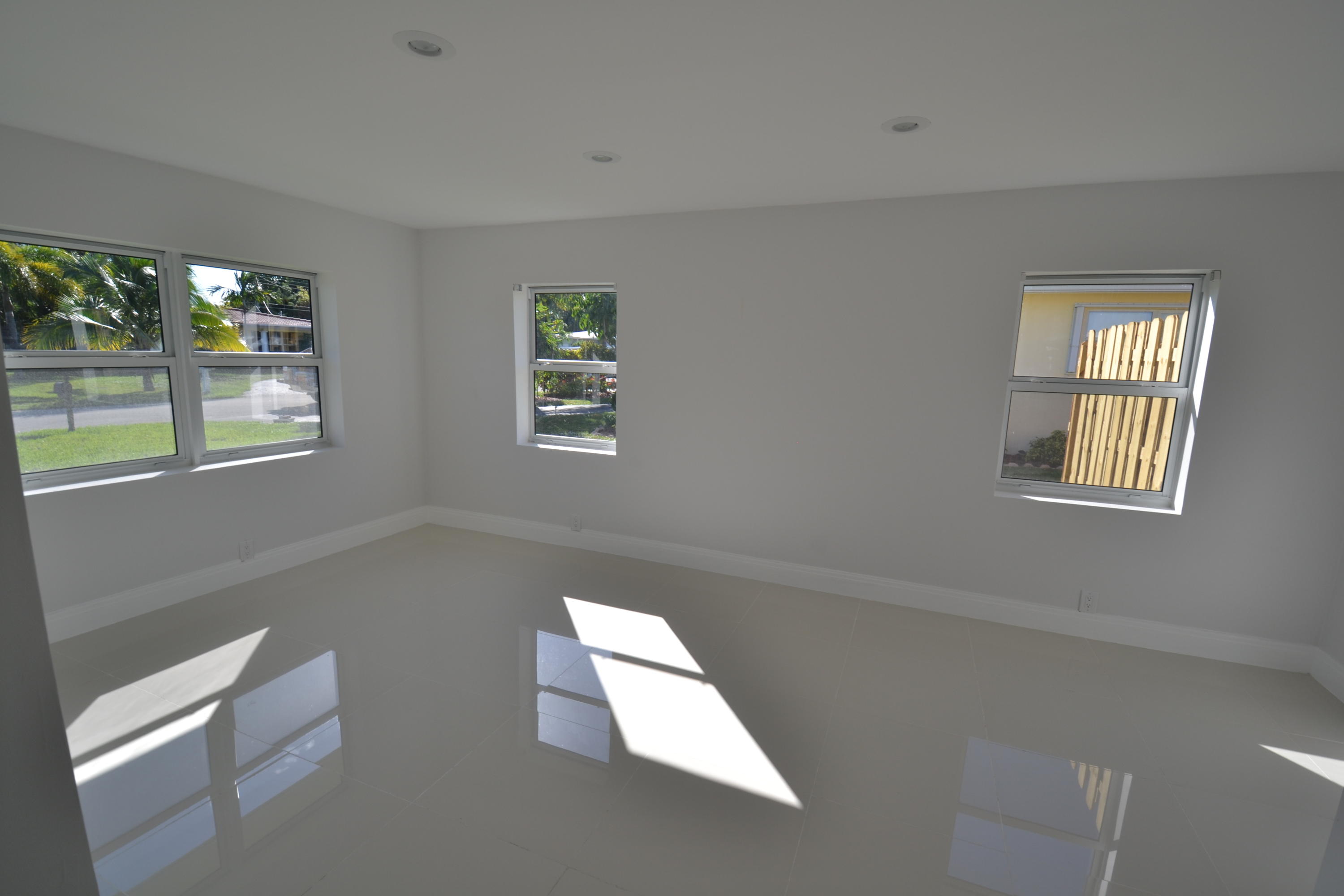 261 Northwest 11th Street Boca Raton, FL 33432 - Photo 9 of 19 DSC_1324