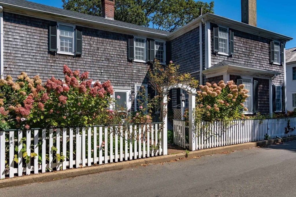 34 School Street Edgartown, MA 02539 - Photo 2 of 42