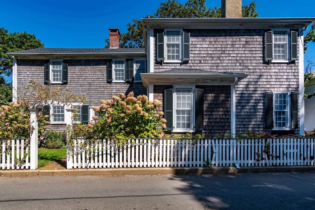 34 School Street Edgartown, MA 02539 - Photo 3 of 42