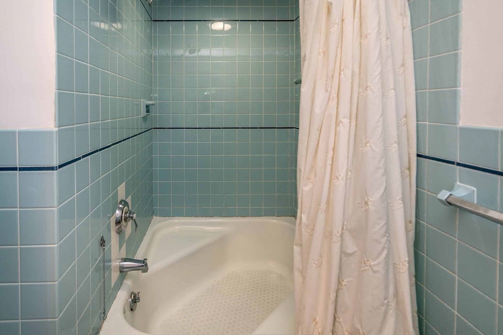 34 School Street Edgartown, MA 02539 - Photo 31 of 42