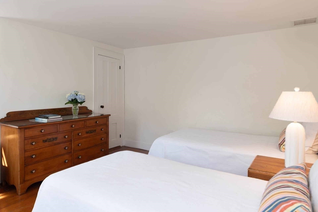 34 School Street Edgartown, MA 02539 - Photo 33 of 42