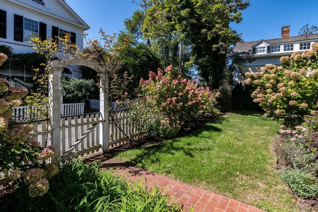 34 School Street Edgartown, MA 02539 - Photo 4 of 42