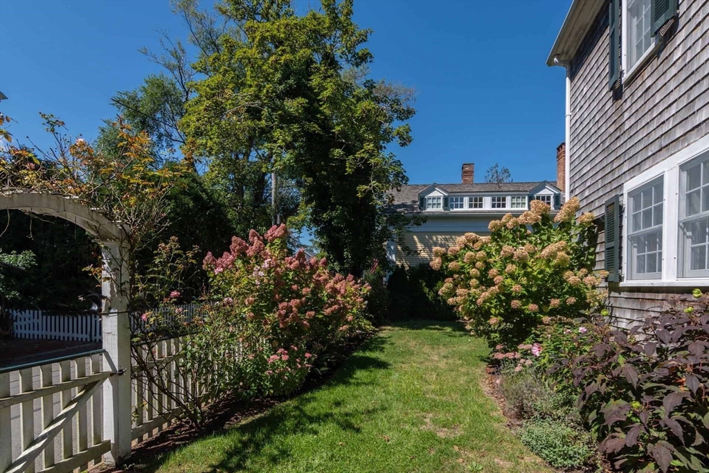 34 School Street Edgartown, MA 02539 - Photo 5 of 42