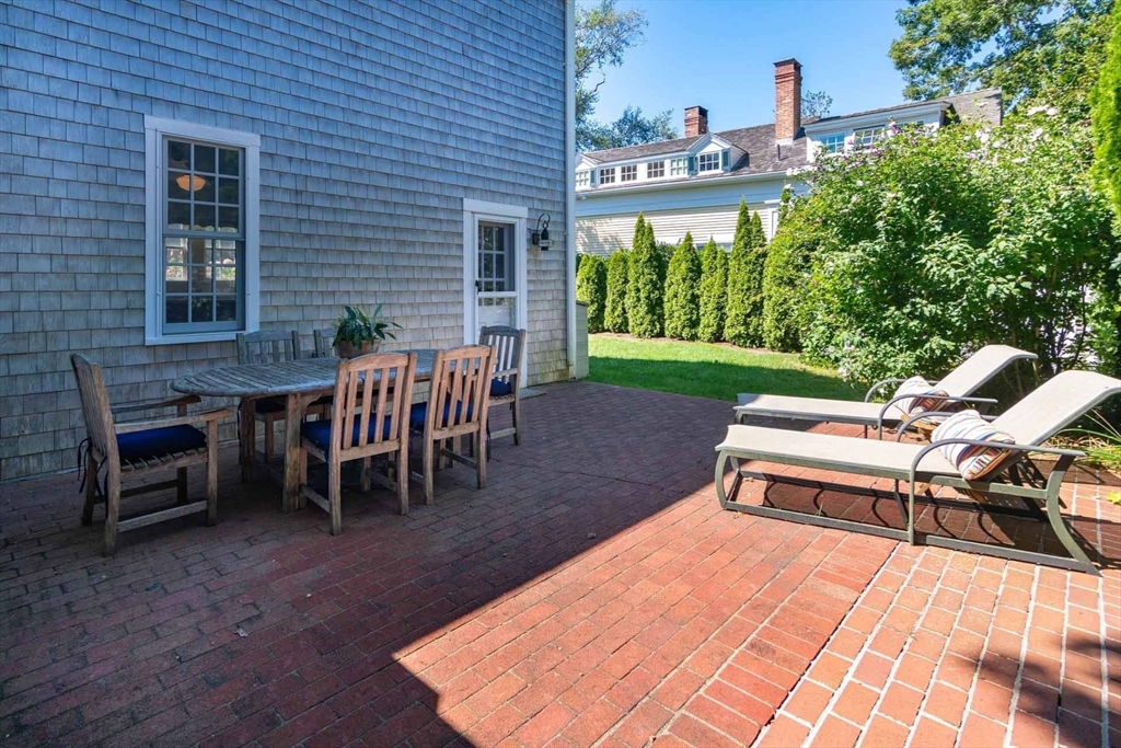 34 School Street Edgartown, MA 02539 - Photo 6 of 42