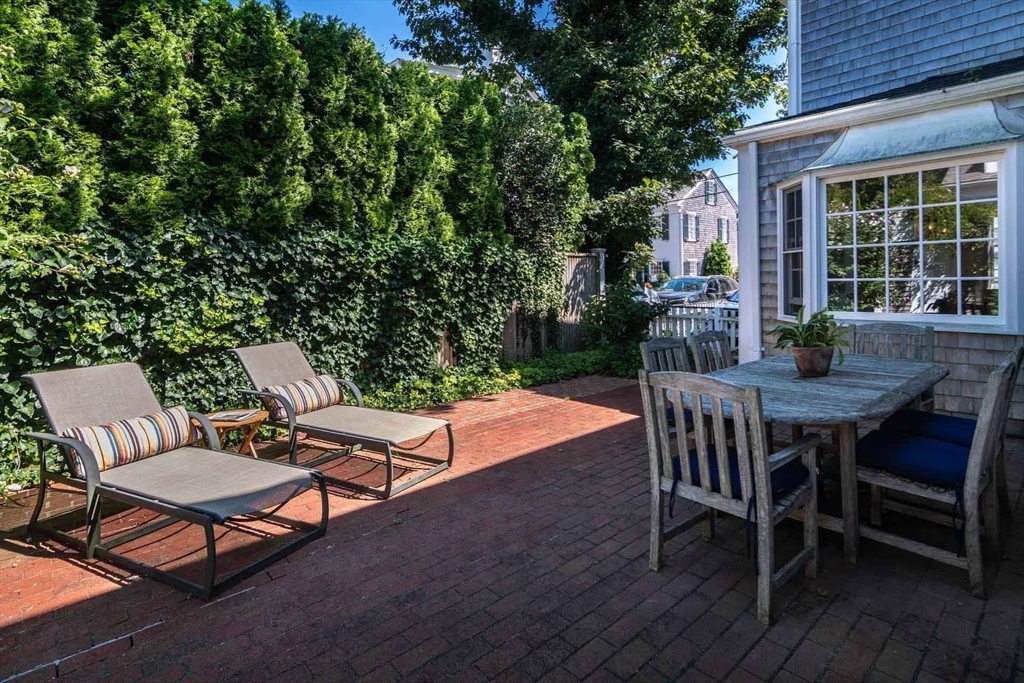 34 School Street Edgartown, MA 02539 - Photo 7 of 42