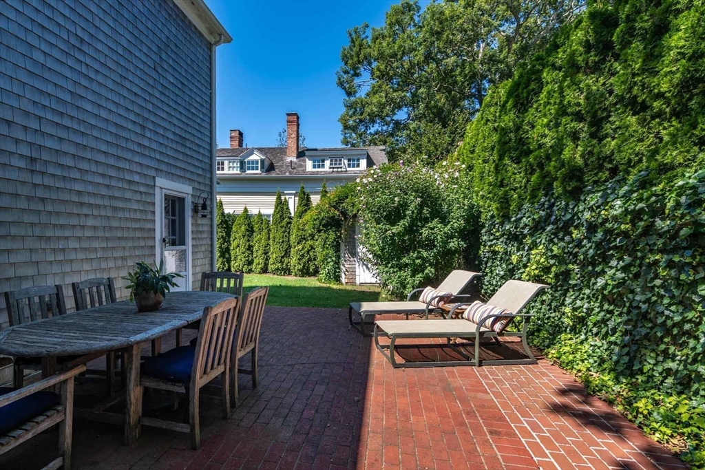 34 School Street Edgartown, MA 02539 - Photo 8 of 42