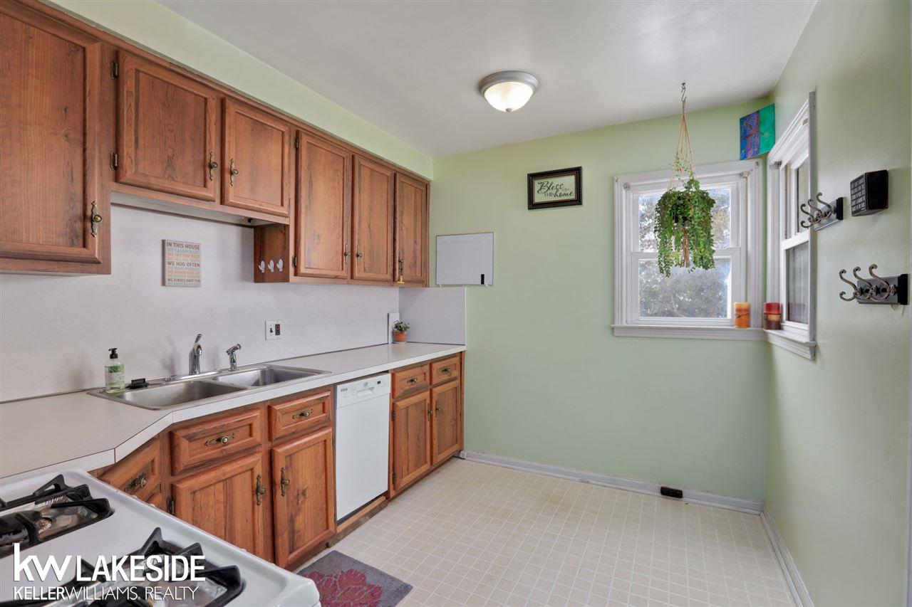 1480 Hampton Road Mount Clemens, MI 48043 - Photo 14 of 28 50033268-13.JPG