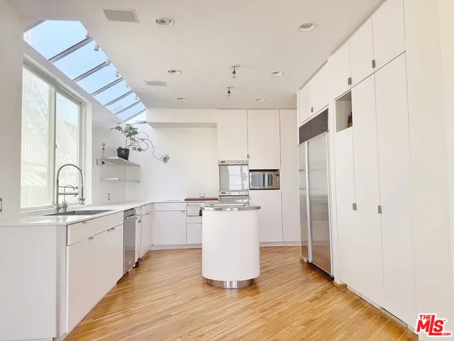 $15,000 | 3505 Ocean Front Walk, Marina del Rey, CA 90292