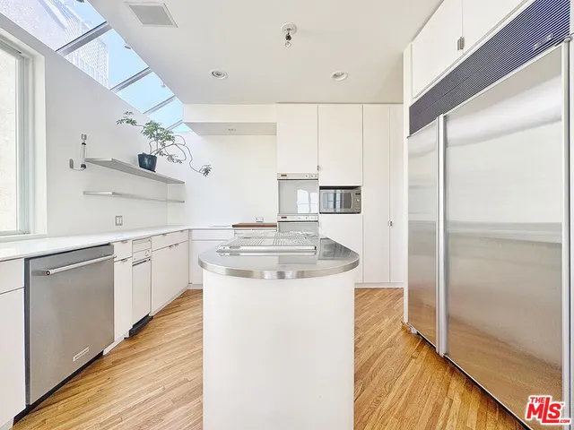 $15,000 | 3505 Ocean Front Walk, Marina del Rey, CA 90292