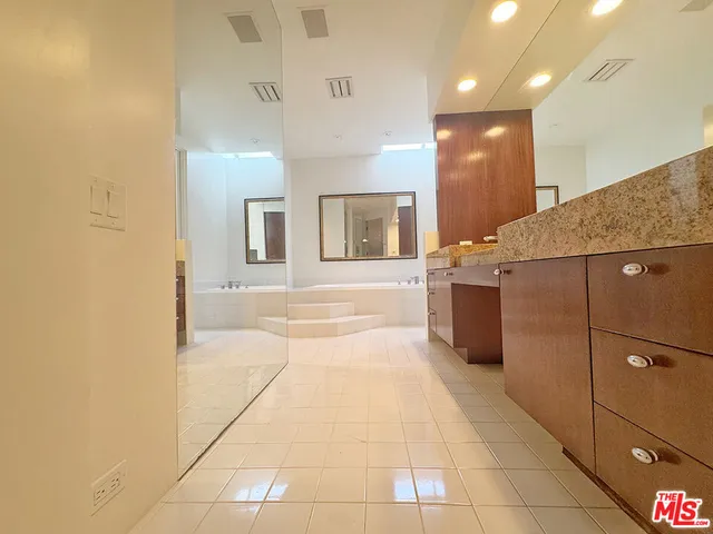 $15,000 | 3505 Ocean Front Walk, Marina del Rey, CA 90292