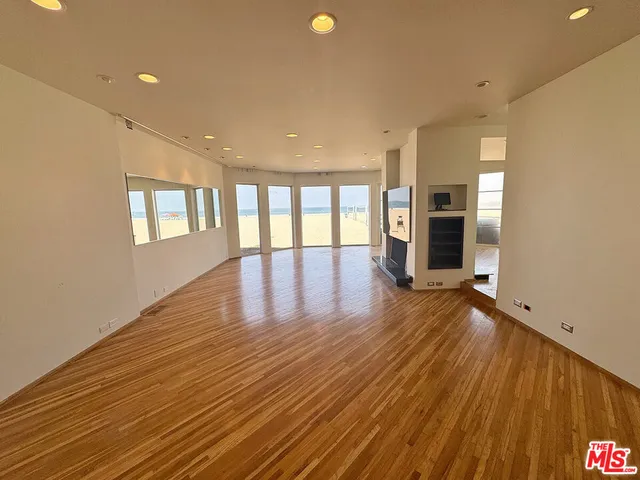 $15,000 | 3505 Ocean Front Walk, Marina del Rey, CA 90292