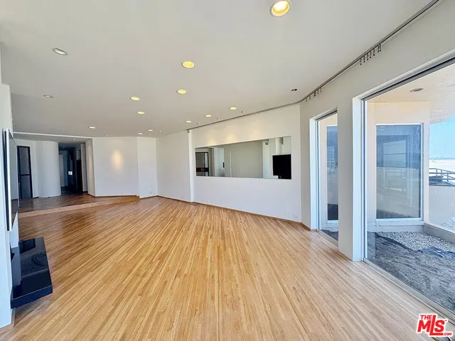 $15,000 | 3505 Ocean Front Walk, Marina del Rey, CA 90292