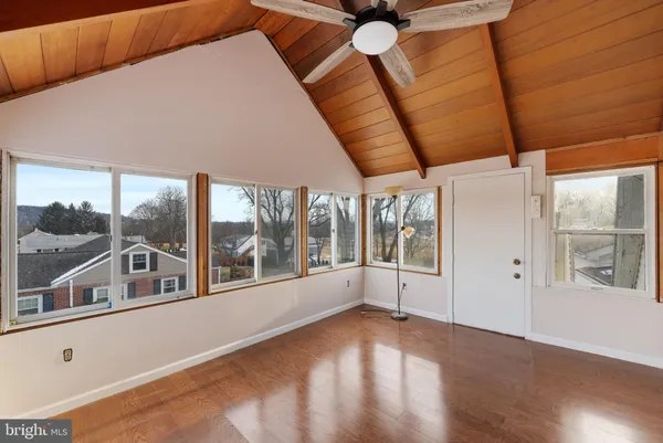 a view of empty room with large window