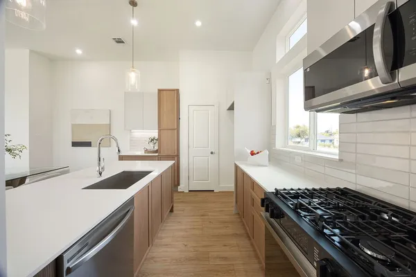 $2,950 | 1713 Mary Street, Houston, TX 77026