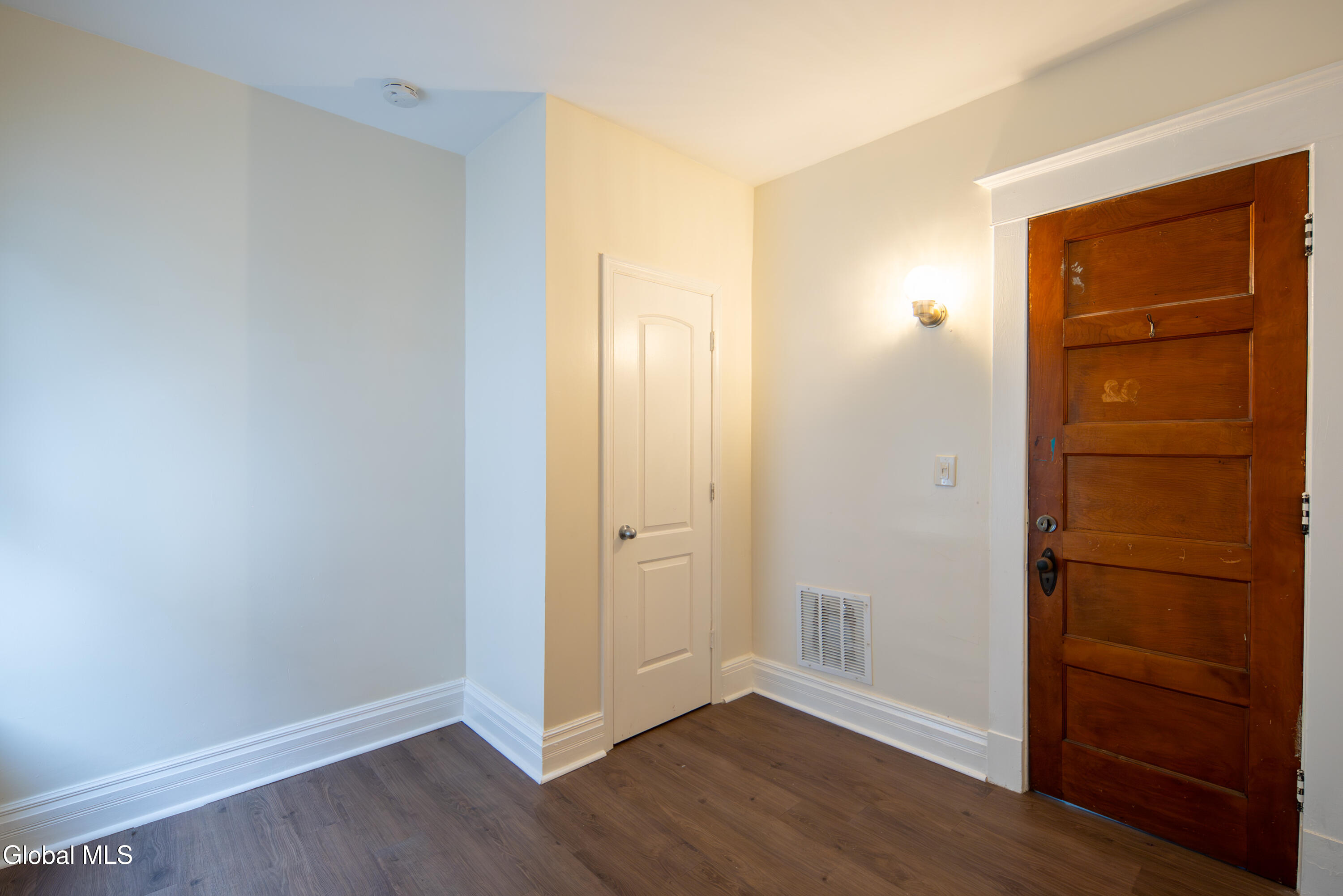 22 Swan Street, Unit 2 Schenectady, NY 12307 - Photo 11 of 35 011