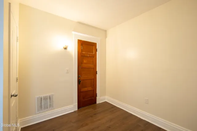 $1,700 | 22 Swan Street, Unit 2, Schenectady, NY 12307