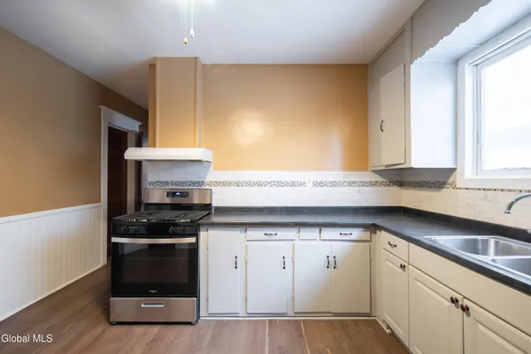 $1,650 | 22 Swan Street, Unit 2, Schenectady, NY 12307