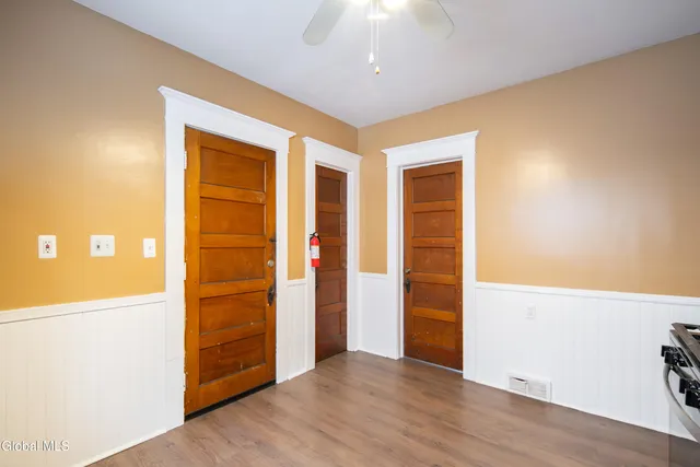 $1,700 | 22 Swan Street, Unit 2, Schenectady, NY 12307