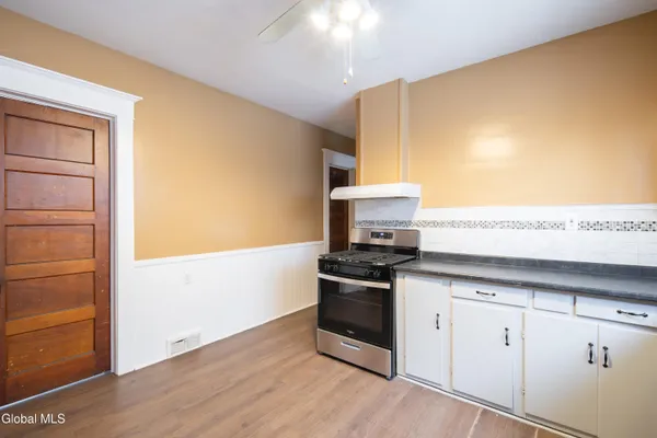 $1,650 | 22 Swan Street, Unit 2, Schenectady, NY 12307