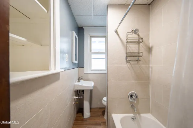 $1,700 | 22 Swan Street, Unit 2, Schenectady, NY 12307