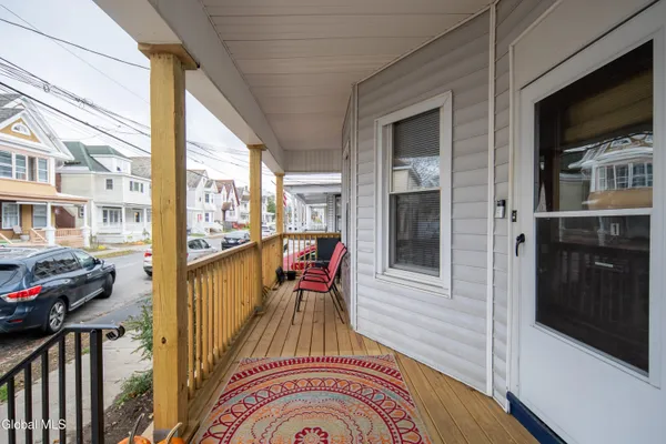$1,650 | 22 Swan Street, Unit 2, Schenectady, NY 12307