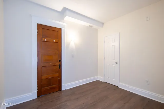 $1,700 | 22 Swan Street, Unit 2, Schenectady, NY 12307