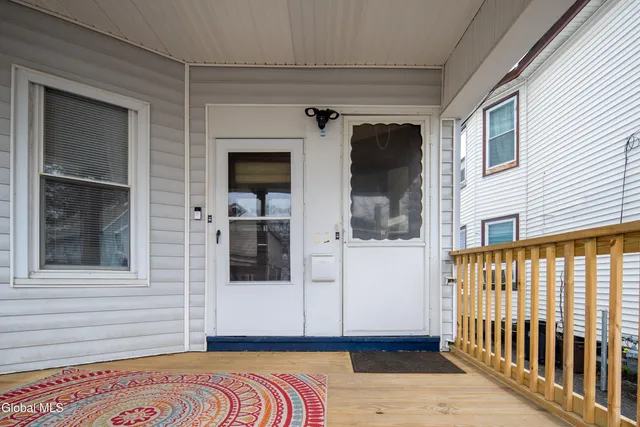 $1,700 | 22 Swan Street, Unit 2, Schenectady, NY 12307