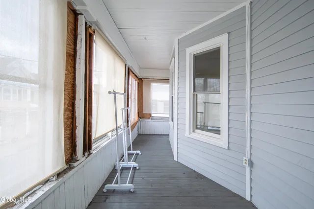 $1,700 | 22 Swan Street, Unit 2, Schenectady, NY 12307