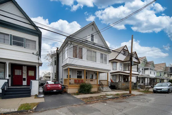 $1,650 | 22 Swan Street, Unit 2, Schenectady, NY 12307