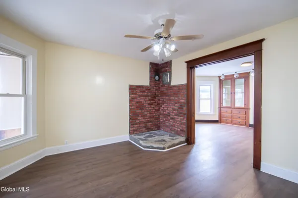 $1,650 | 22 Swan Street, Unit 2, Schenectady, NY 12307