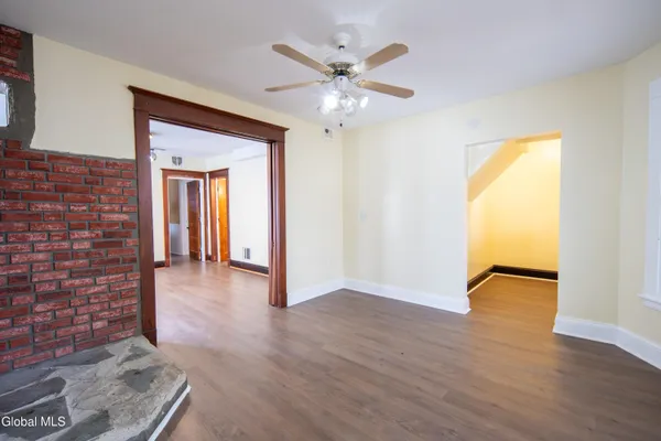 $1,650 | 22 Swan Street, Unit 2, Schenectady, NY 12307
