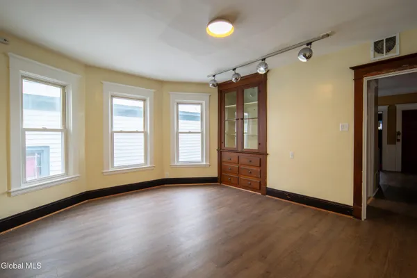 $1,650 | 22 Swan Street, Unit 2, Schenectady, NY 12307