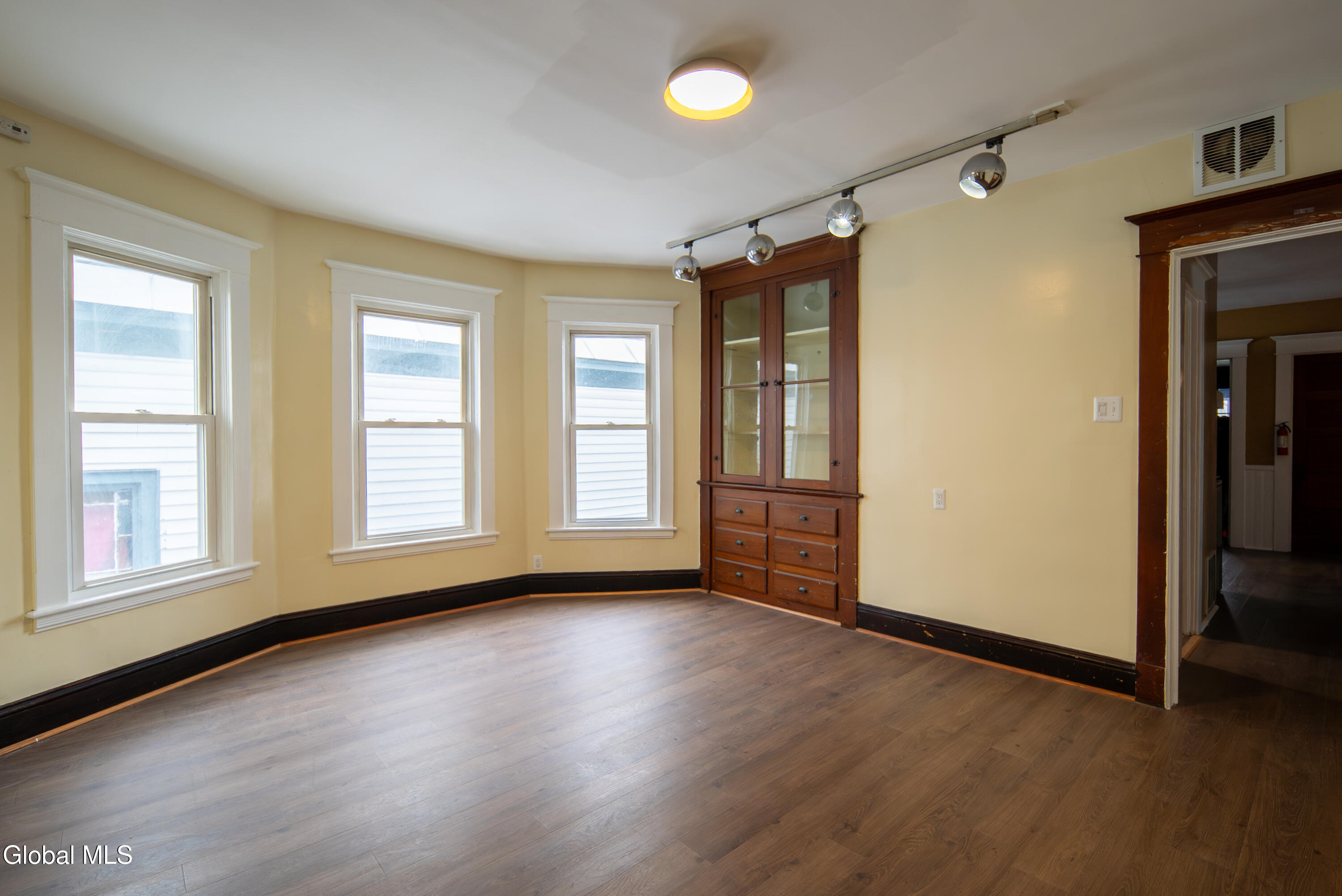 22 Swan Street, Unit 2 Schenectady, NY 12307 - Photo 7 of 35 007