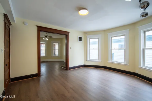 $1,650 | 22 Swan Street, Unit 2, Schenectady, NY 12307
