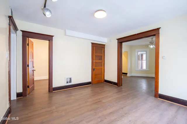 $1,700 | 22 Swan Street, Unit 2, Schenectady, NY 12307