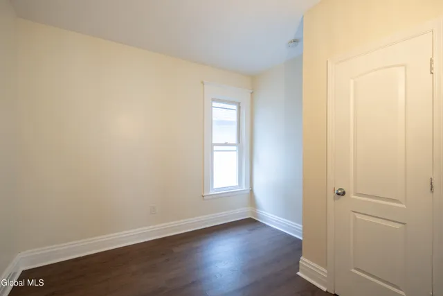 $1,700 | 22 Swan Street, Unit 2, Schenectady, NY 12307