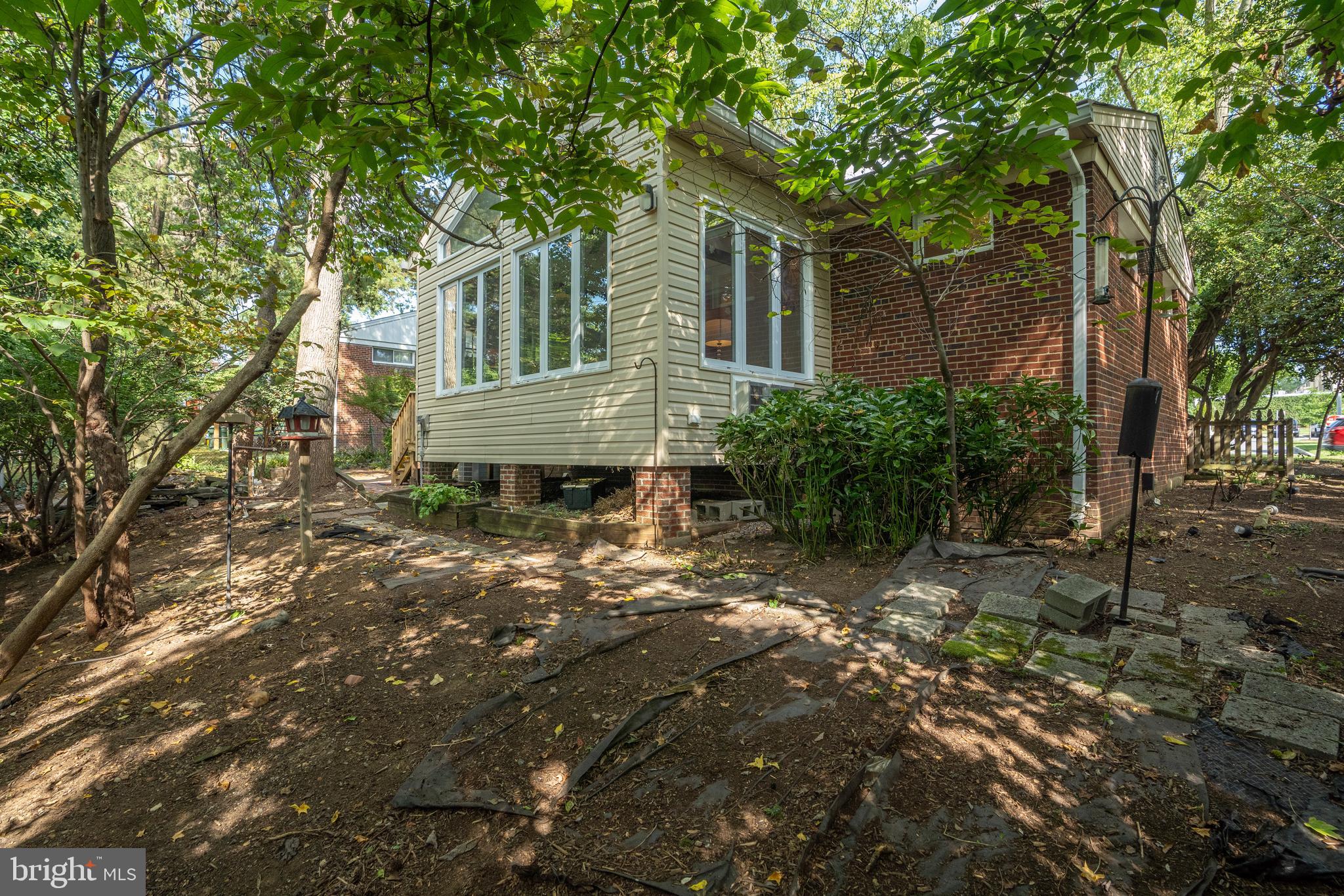 180 Cambridge Road Alexandria, VA 22314 - Photo 33 of 40 Rear view of home