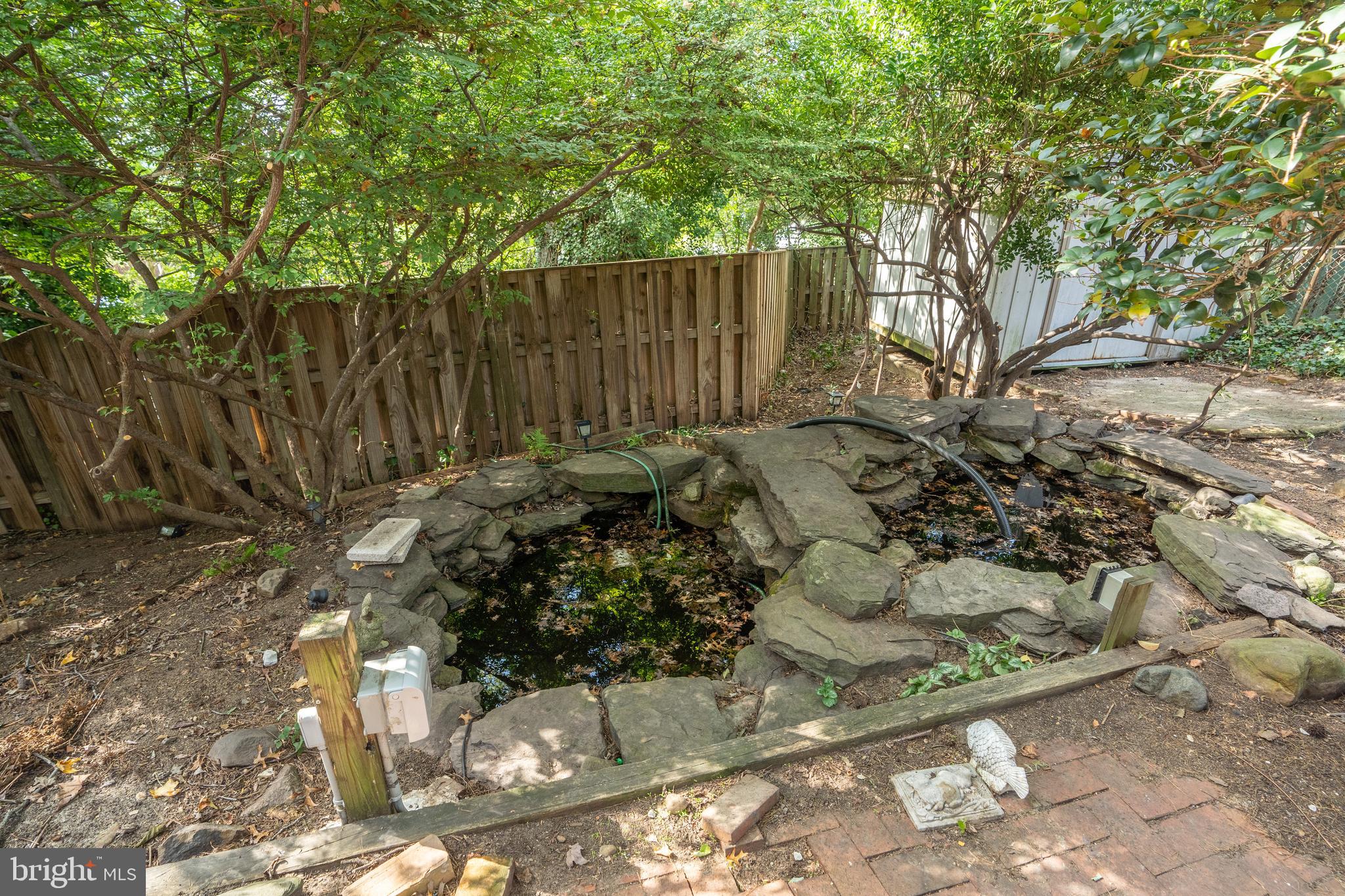180 Cambridge Road Alexandria, VA 22314 - Photo 36 of 40 Water feature