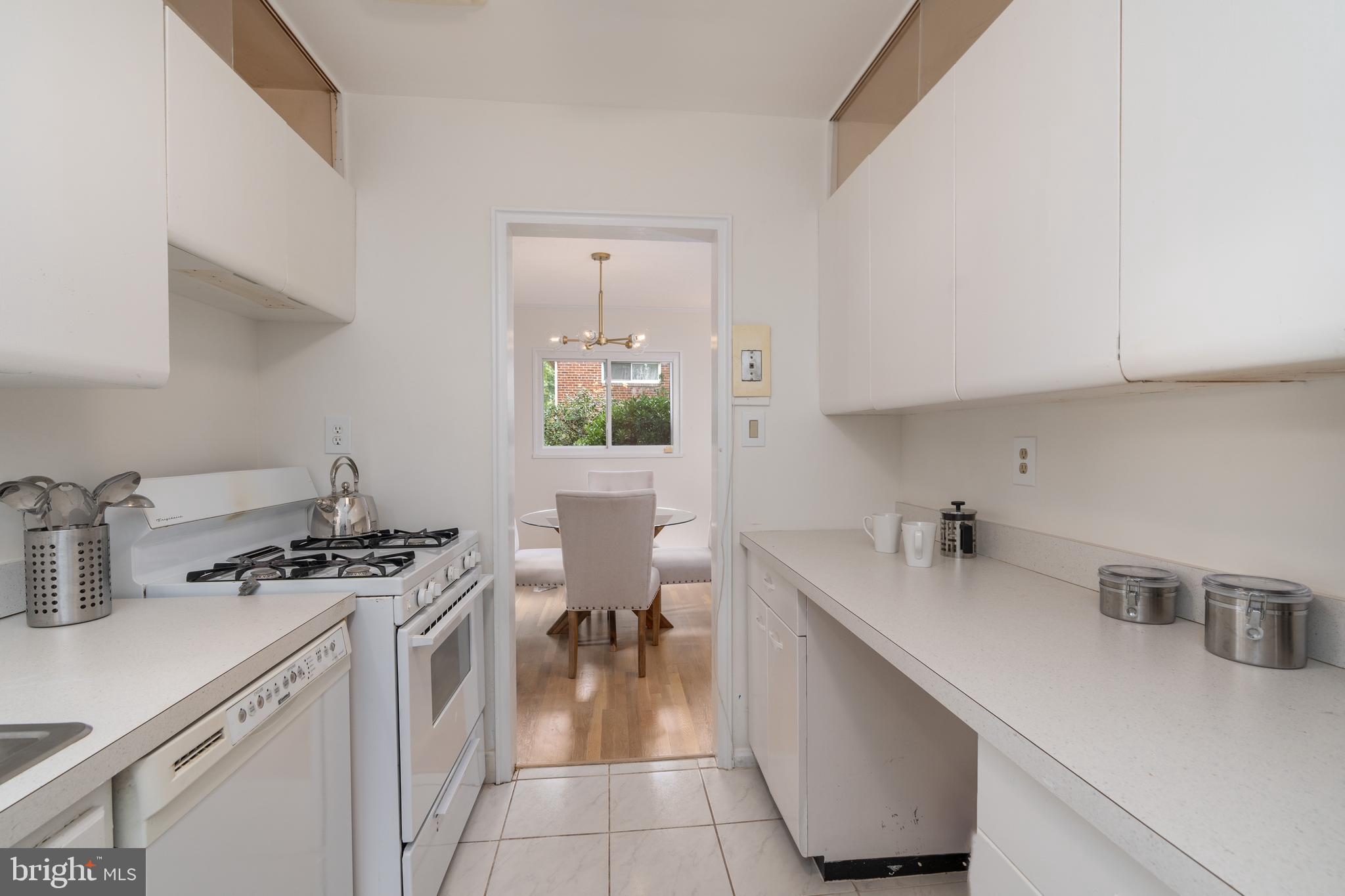 180 Cambridge Road Alexandria, VA 22314 - Photo 9 of 40 Galley kitchen