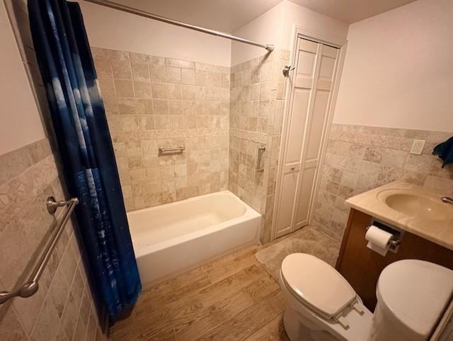 2440 Race Track Road Youngwood, PA 15697 - Photo 19 of 29 a bathroom with a sink a toilet a tub and shower