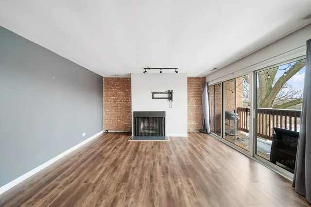 $230,000 | 5811 Oakwood Drive, Unit C, Lisle, IL 60532