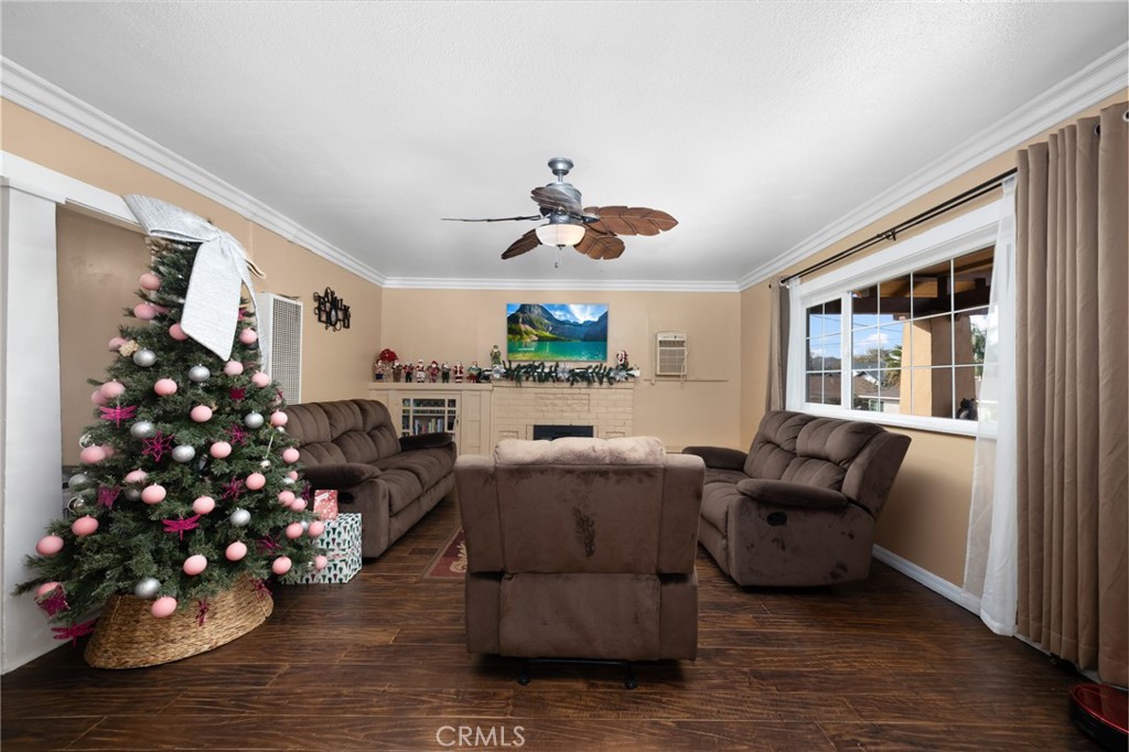 1816 Main Street Riverside, CA 92501 - Photo 5 of 34 a living room with furniture window and flowerpot
