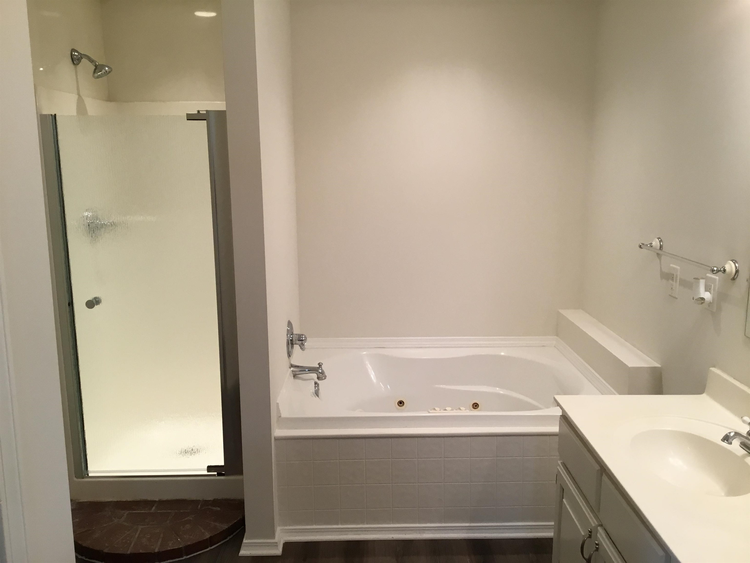 2695 Central Curve Road Ripley, TN 38063 - Photo 19 of 32 a bathroom with a tub sink and a mirror