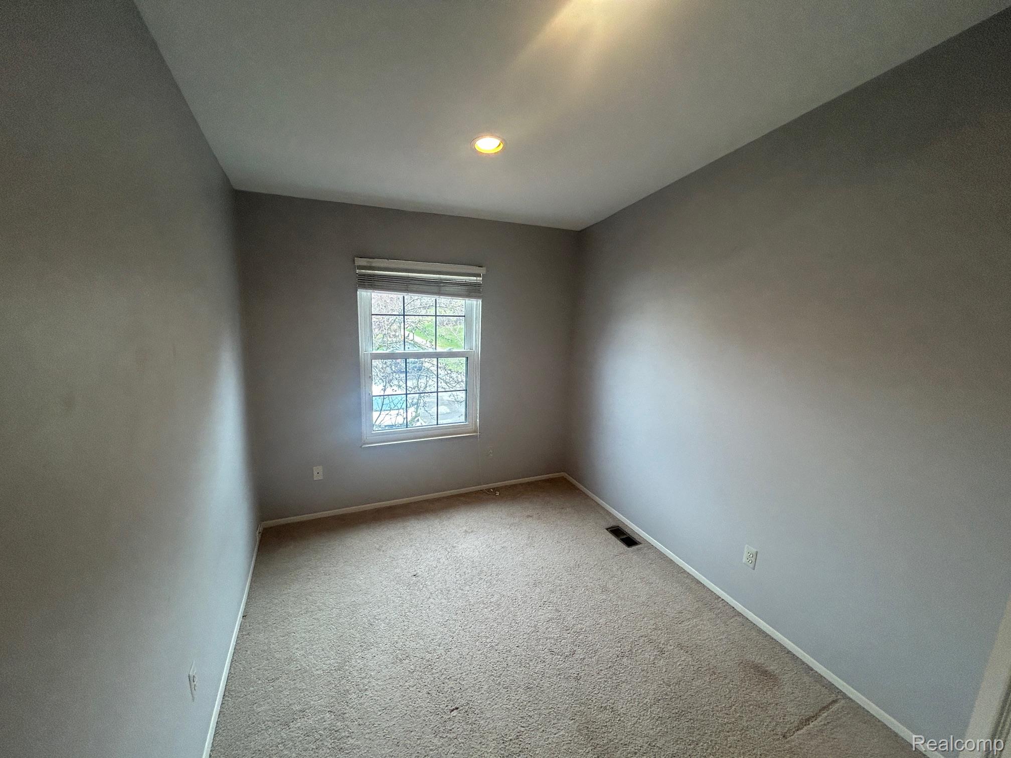 31164 Country Way Farmington, MI 48331 - Photo 17 of 33 Carpeted empty room featuring baseboards