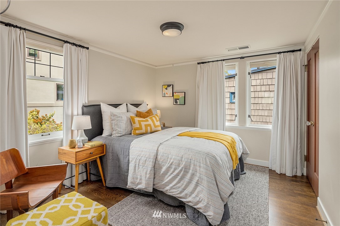 1802 Madrona Drive Seattle, WA 98122 - Photo 12 of 26