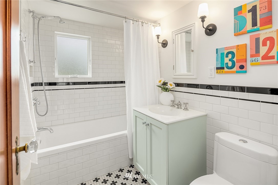 1802 Madrona Drive Seattle, WA 98122 - Photo 13 of 26