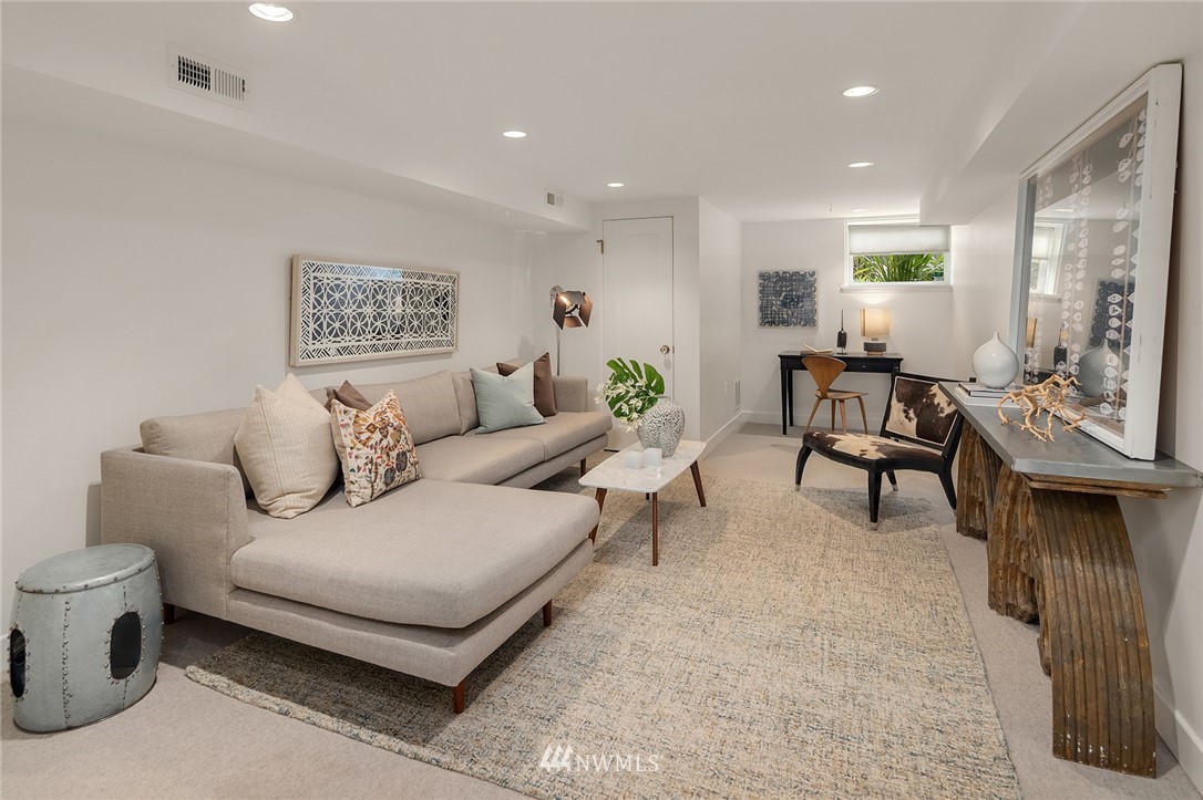 1802 Madrona Drive Seattle, WA 98122 - Photo 18 of 26